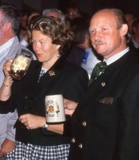 Elmar Frhr. v. Spiegel mit seiner Frau Gabriele im Jahr 1990.